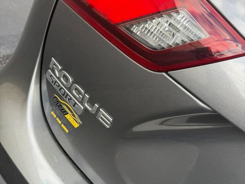 Used 2017 Nissan Rogue Sport SV w/ SV Premium Package FWD image 10