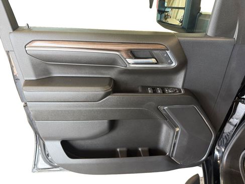 Used 2024 Chevrolet Silverado 1500 RST w/ Redline Edition AWD/4WD image 9