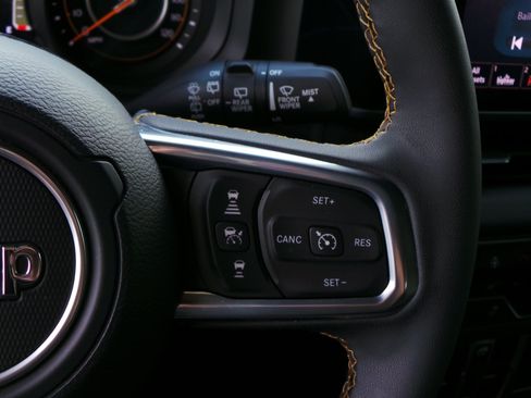 Used 2024 Jeep Wrangler Unlimited Sahara AWD/4WD image 34