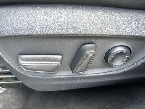 Used 2023 Toyota Highlander XLE FWD image 14