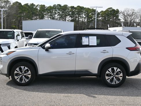 Used 2021 Nissan Rogue SV image 9