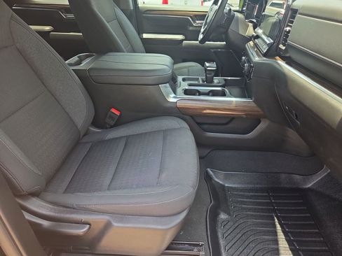 Used 2024 Chevrolet Silverado 1500 LT AWD/4WD image 23
