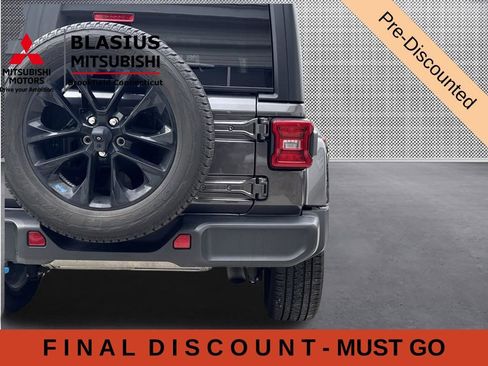 Used 2023 Jeep Wrangler Unlimited Sahara w/ Cold Weather Group AWD/4WD image 38