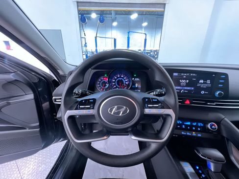 Used 2023 Hyundai Elantra SEL FWD image 15