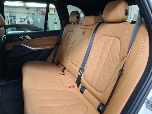 Certified 2024 BMW X5 xDrive40i w/ Premium Package AWD/4WD image 7