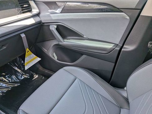 New 2026 Volkswagen Tiguan SE FWD image 13