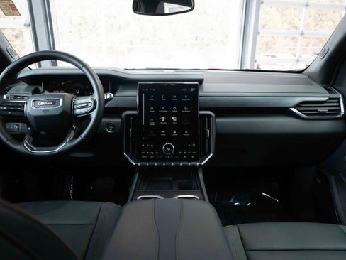 Used 2024 GMC Acadia AT4 w/ Luxury Package image 20