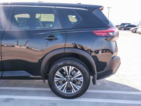 Used 2023 Nissan Rogue SV FWD image 8