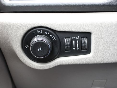 Used 2017 Chrysler Pacifica Touring-L image 26