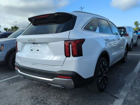 Certified 2024 Kia Sorento EX w/ Panoramic Sunroof Package image 11