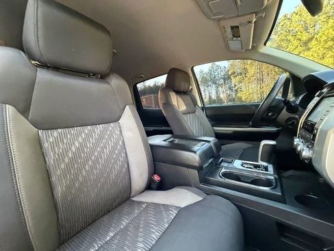 Used 2018 Toyota Tundra SR5 w/ SR5 Upgrade Package AWD/4WD image 18