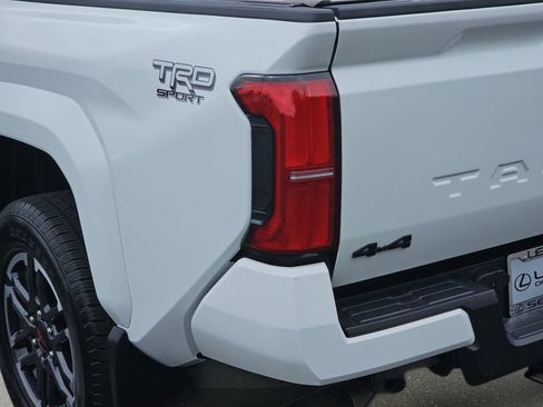 Used 2025 Toyota Tacoma TRD Sport AWD/4WD image 36