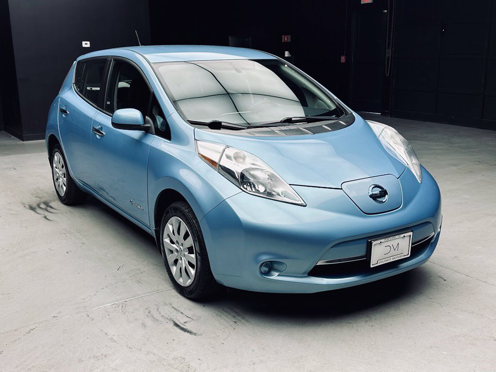 Used 2015 Nissan Leaf S FWD image 10