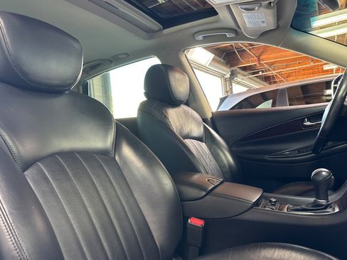 Used 2016 INFINITI QX50 AWD w/ Deluxe Touring Package image 28