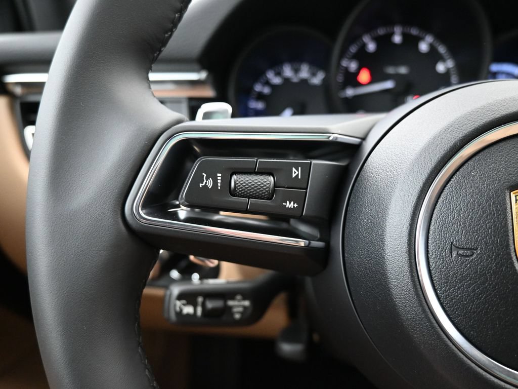 Certified 2026 Porsche Macan AWD/4WD image 12