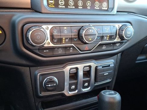 Certified 2023 Jeep Wrangler Willys image 18