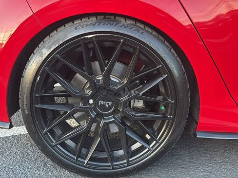 Used 2018 Volkswagen Golf R 4-Door AWD/4WD image 19