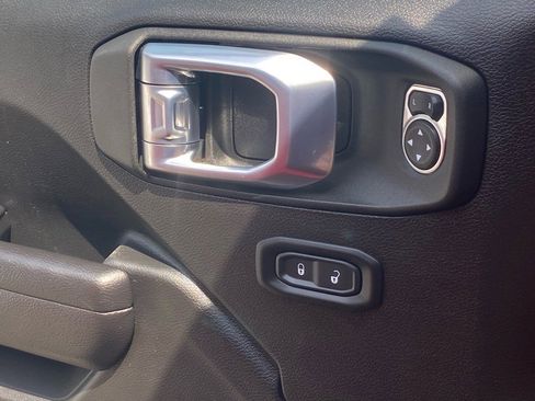 Used 2021 Jeep Wrangler Unlimited Sport image 18