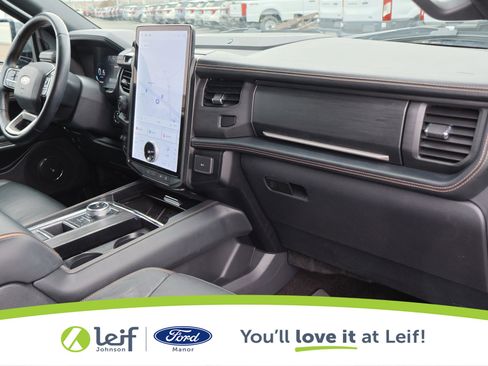 Used 2023 Ford Expedition Platinum image 40