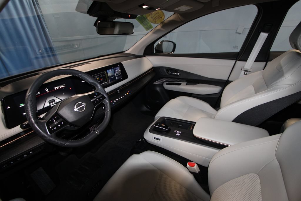 Used 2024 Nissan Ariya AWD image 2