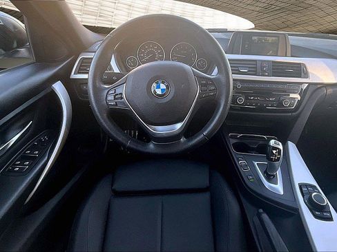Used 2018 BMW 320i xDrive Sedan image 5