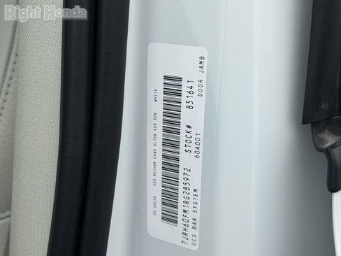 Used 2024 Volvo S60 T8 Ultimate w/ Climate Package image 32