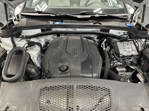 Certified 2023 Porsche Macan AWD/4WD image 45