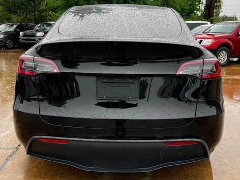Used 2024 Tesla Model Y 2WD image 8