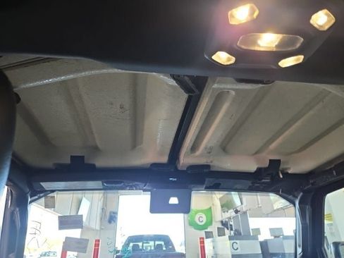 Used 2018 Jeep Wrangler Unlimited Rubicon AWD/4WD image 12