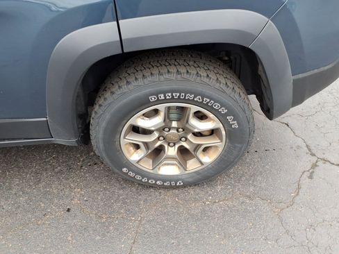 Used 2019 Jeep Cherokee Trailhawk w/ Cold Weather Group AWD/4WD image 21