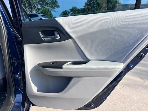 Used 2017 Honda Accord LX image 25