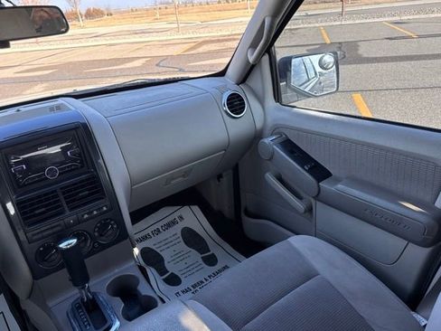 Used 2007 Ford Explorer Sport Trac XLT AWD/4WD image 16