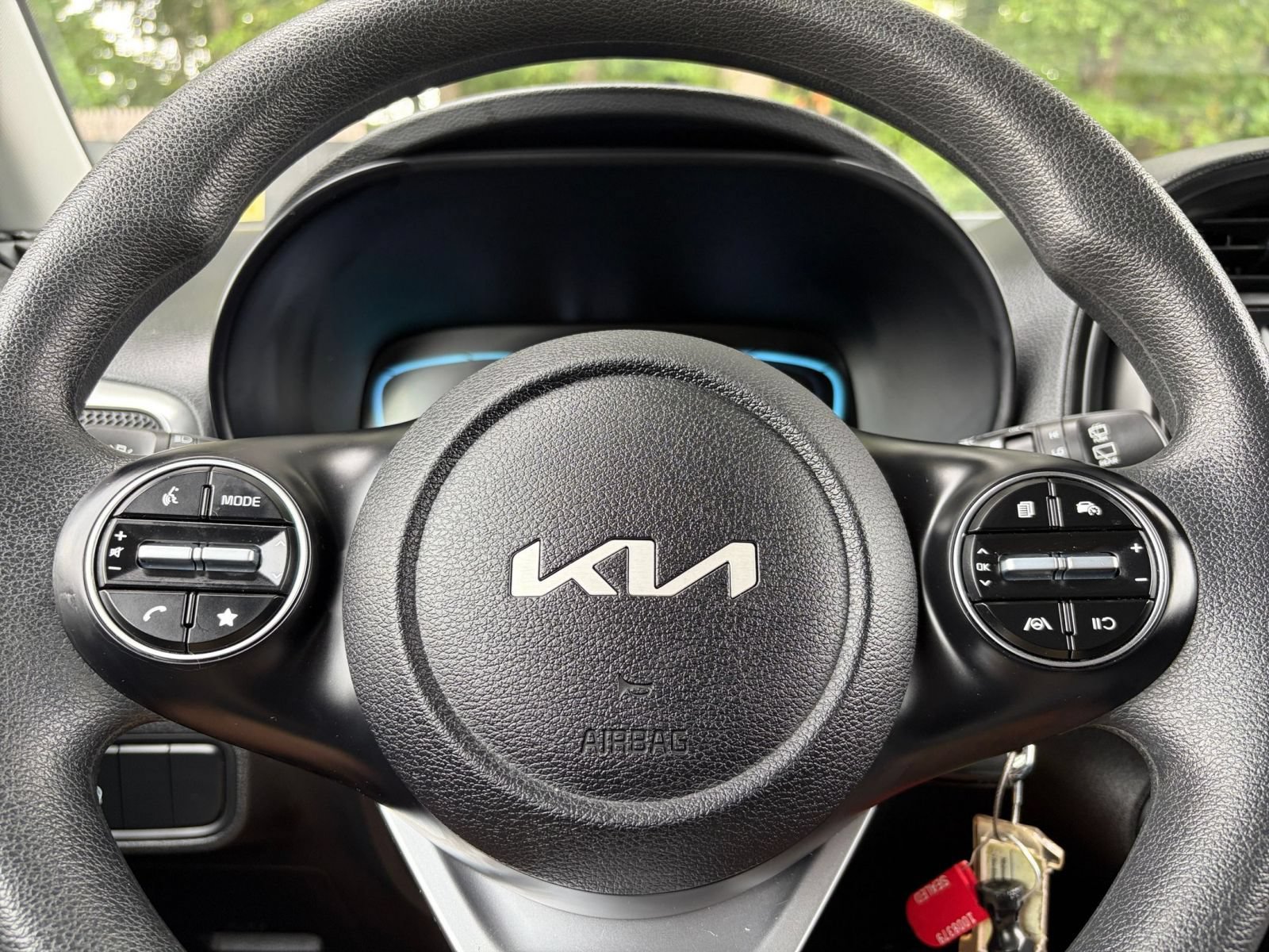 Used 2025 Kia Soul LX w/ LX Technology Package FWD image 25