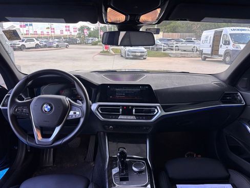 Used 2022 BMW 330i Sedan w/ Convenience Package RWD image 14