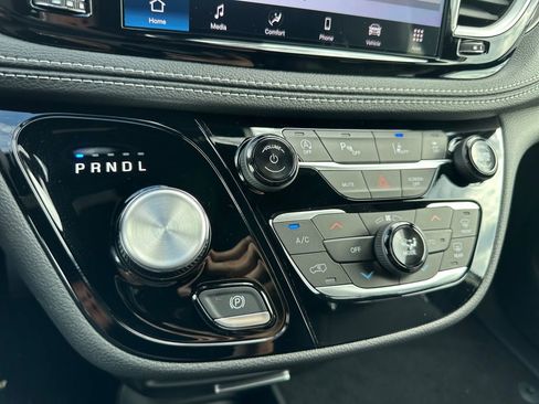 New 2026 Chrysler Pacifica Select image 20