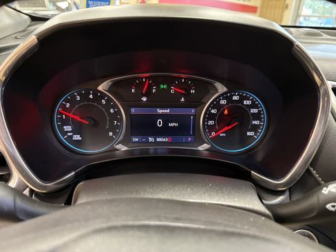 Used 2020 Chevrolet Equinox Premier image 40