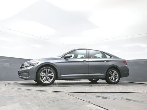 Used 2024 Volkswagen Jetta SE image 54