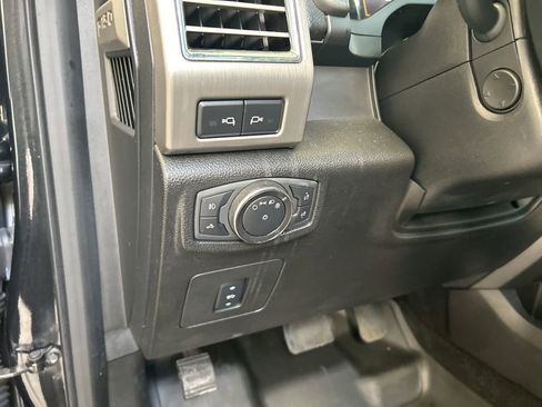 Used 2015 Ford F150 Platinum w/ Equipment Group 701A Luxury image 48