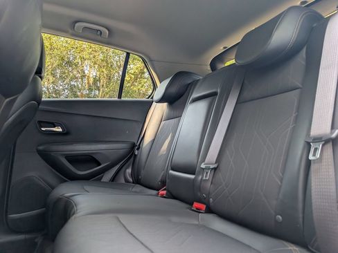Used 2018 Chevrolet Trax LT w/ LT Convenience Package AWD/4WD image 17