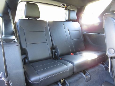 Used 2022 Chevrolet Traverse LT w/ LT Premium Package image 18