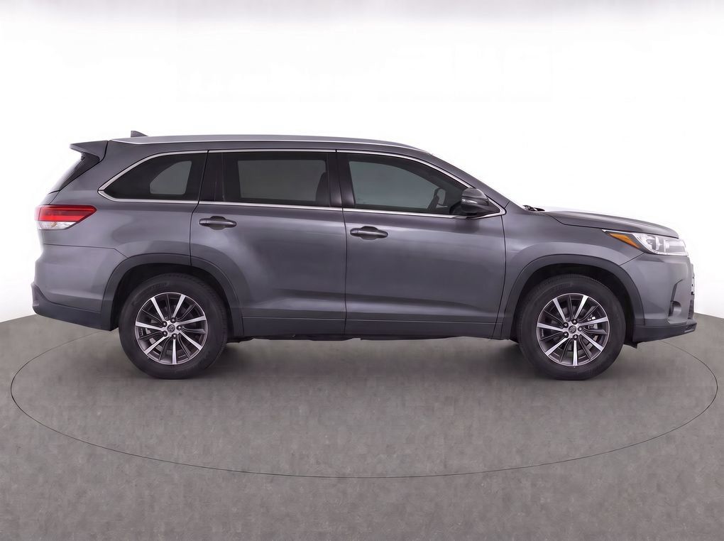 Used 2019 Toyota Highlander XLE FWD image 11