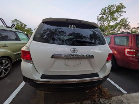 Used 2011 Toyota Highlander Limited w/ Tow Pkg image 6