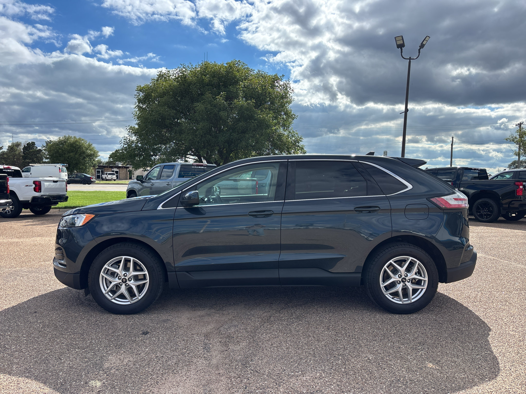 Used 2024 Ford Edge SEL AWD/4WD image 5