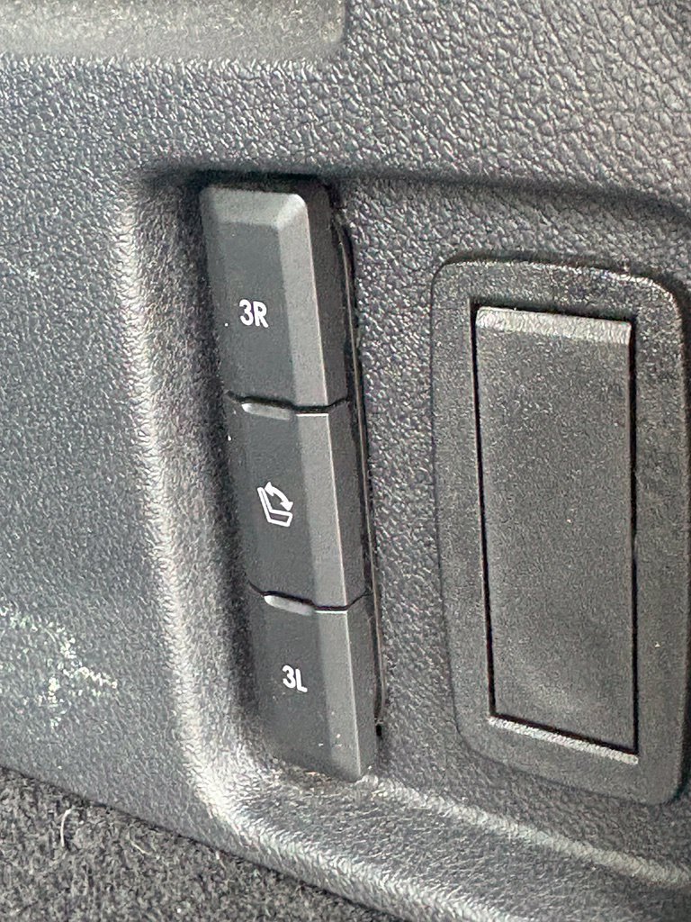 Used 2023 Lincoln Aviator AWD w/ Premium Package image 8