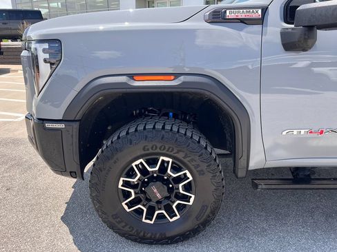 Used 2024 GMC Sierra 2500 AT4X AWD/4WD image 34
