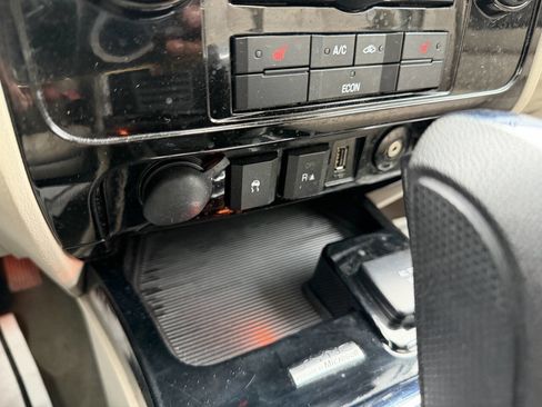 Used 2009 Ford Escape Limited image 25