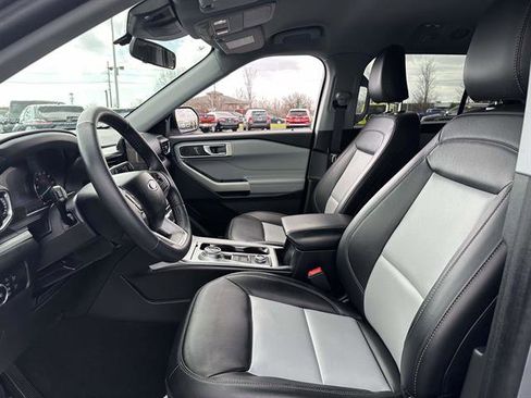 Used 2024 Ford Explorer XLT w/ Equipment Group 202A AWD/4WD image 10