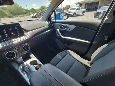 Used 2024 Chevrolet Blazer LT FWD image 3