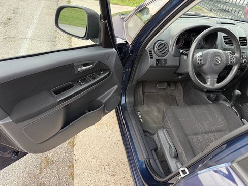 Used 2011 Suzuki SX4 AWD Hatchback image 10