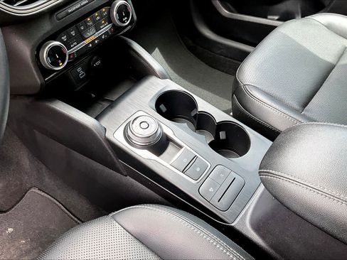 Used 2022 Ford Escape SEL w/ Technology Package FWD image 17